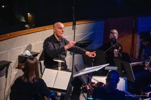 Mark Russell Smith, conducting the premiere of Karkinos